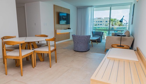 Suite, Non Smoking, Pool View (1 King Bed,  2 Single Beds)