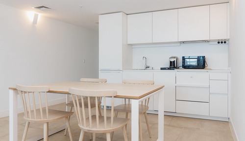 Suite, 1 Bedroom, Non Smoking, Pool View (King Bed)