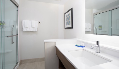 Standard Room, 1 King Bed, Accessible (Communications)