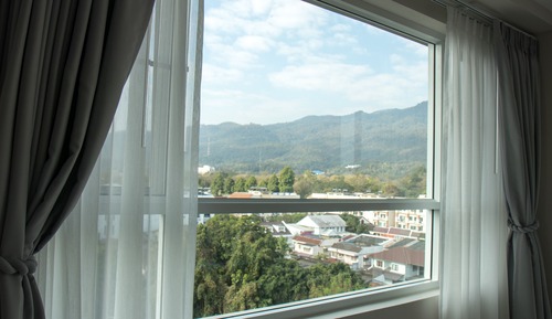 Deluxe Corner Room with Garden & Mountain View