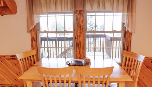 Luxury Suite, 2 Bedrooms, Jetted Tub, Lake View (204)