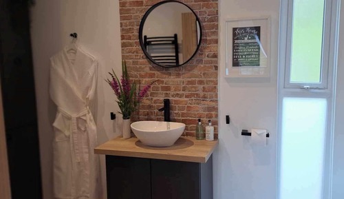 Double Room (Heather Cabin selfcatering no pets)
