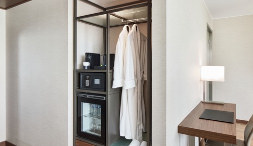Junior Suite, 1 King Bed with Sofa bed, Non Smoking, Pool View (Hearing Accessible)