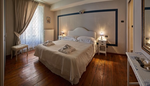 Deluxe Room, 1 Queen Bed, Non Smoking