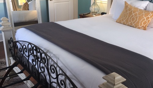 Signature Room, 1 King Bed with Sofa bed, Non Smoking (McGuire Suite)