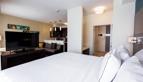 Studio, 1 King Bed with Sofa bed (Hearing Accessible)