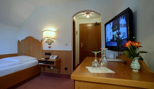 Standard Room, 1 Queen Bed