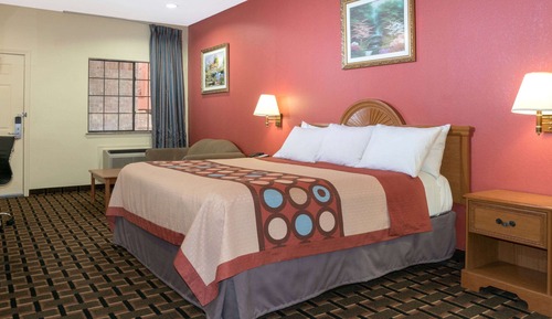 Studio Suite, 1 King Bed, Non Smoking