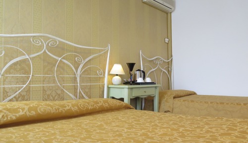 Superior Triple Room, 1 Bedroom, Non Smoking, Private Bathroom