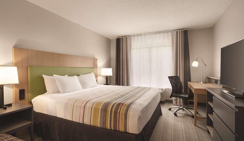 Studio Suite, 1 Queen Bed, Accessible, Non Smoking (Roll-in Shower)