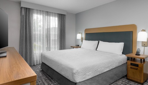 Suite, 1 King Bed, Accessible, Bathtub (Mobility & Hearing, Non Smoking)
