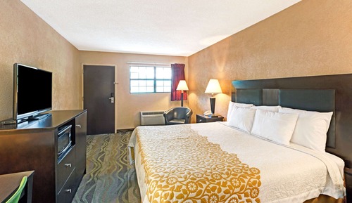 Room, 1 King Bed, Smoking