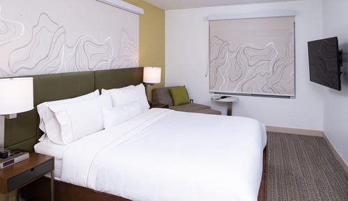 Executive Suite, 1 King Bed, Non Smoking, Corner