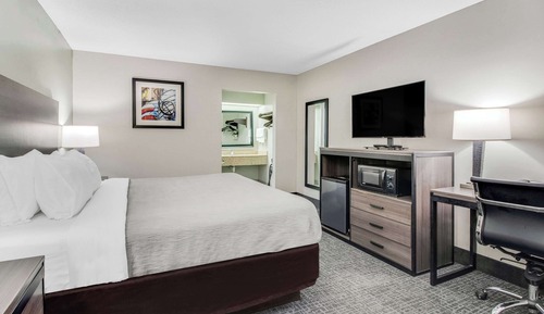 1 King Bed, Nonsmoking