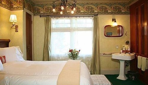 Superior Room (Brillig Room)