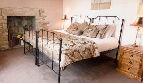 Double or Twin Room, Ensuite (Tut)