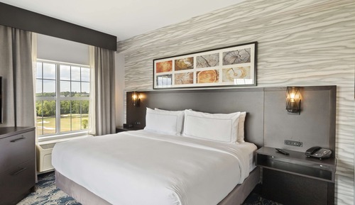 Suite, 1 King Bed, Golf View