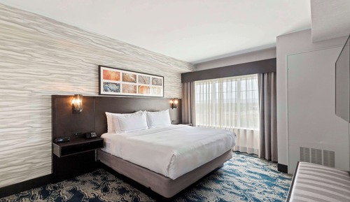 Suite, 1 King Bed, Mountain View