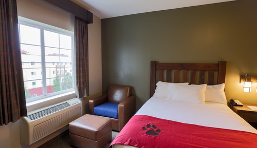 Deluxe Queen Suite - Waterpark Included