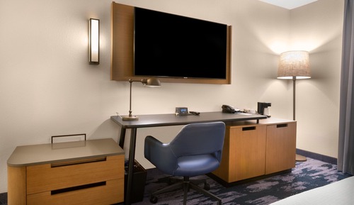 Room, 1 King Bed, Non Smoking (Mobility/Hearing Access, Roll-in Shwr)
