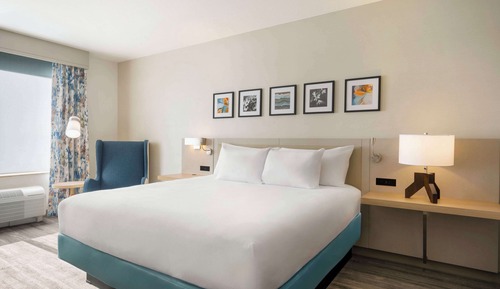 1 King Room
