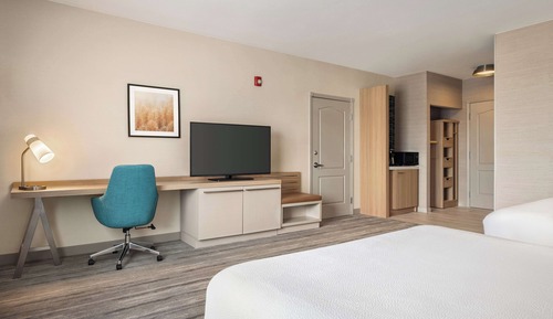 2 Queen Beds, Accessible, Tub, (Drinks and Snacks)