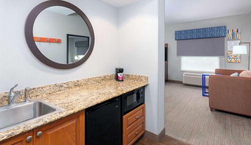 Suite, 1 King Bed, Accessible (Hearing)