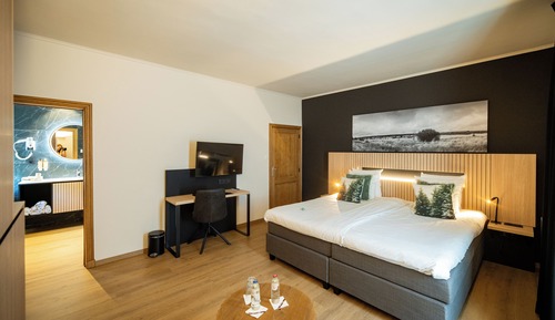 Suite, Annex Building