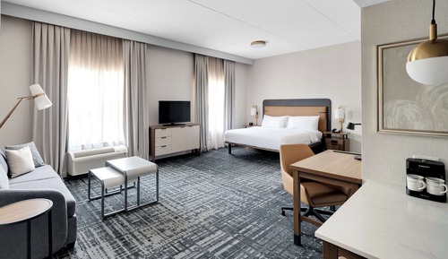 Studio, 1 King Bed, Accessible (Roll-in Shower)