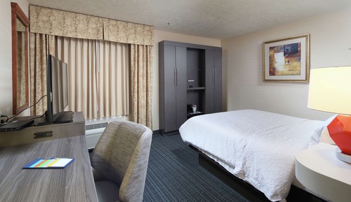 One queen bed non smoking