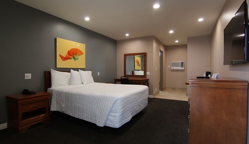 Standard Room, 1 Queen Bed