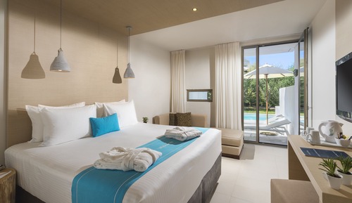 (Casual) Room with Private pool