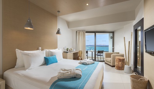 Room (Cool with shared Infinity pool)