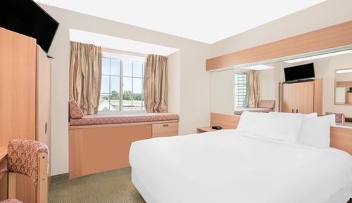 Standard Room, 1 Queen Bed