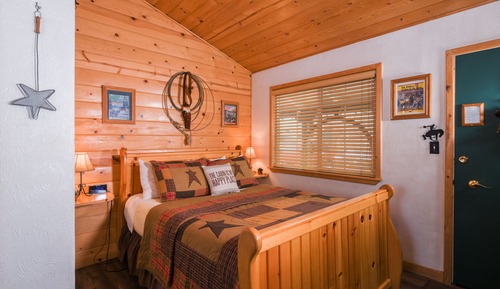 Standard Cabin, 1 Queen Bed, Non Smoking (True West)