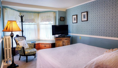 Classic Room, 1 Queen Bed (no Jacuzzi)