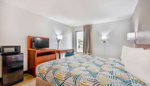 Standard Room, 1 King Bed, Smoking, Refrigerator & Microwave