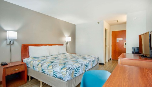 Standard Room, 1 King Bed, Accessible, Smoking