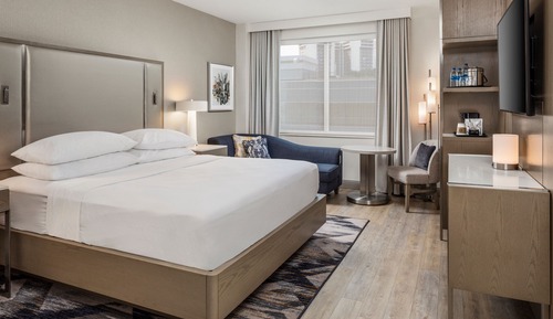Traditional Room, 1 King Bed (Mobility/Hearing Accessible, Tub)
