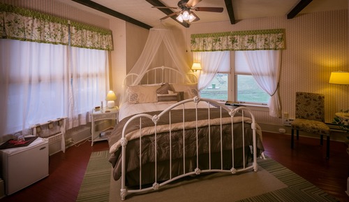 Aunt Sue Room