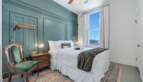 Two Room Double Queen - Suite 14