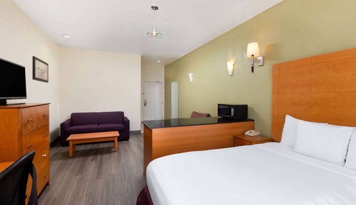 Deluxe Room, 1 King Bed, Accessible, Non Smoking (Mobility/Hearing)