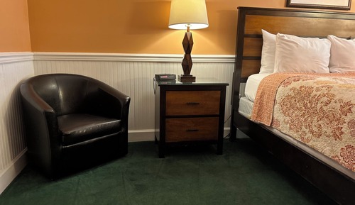Standard Room, 1 Queen Bed