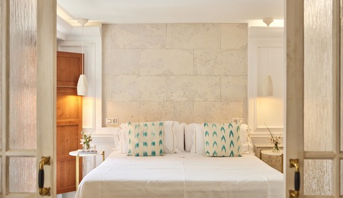 Junior Suite (Living Room or Balcony)