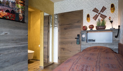 Single Room, City View and Fortress View