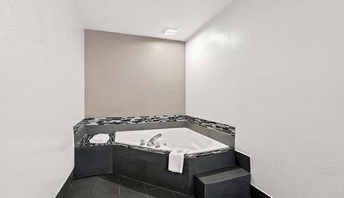 Standard Room, 1 King Bed, Non Smoking, Jetted Tub
