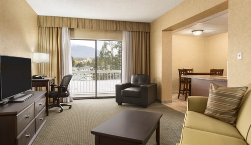 Deluxe Suite, 1 King Bed with Sofa bed, Non Smoking, Jetted Tub (Kitchen)