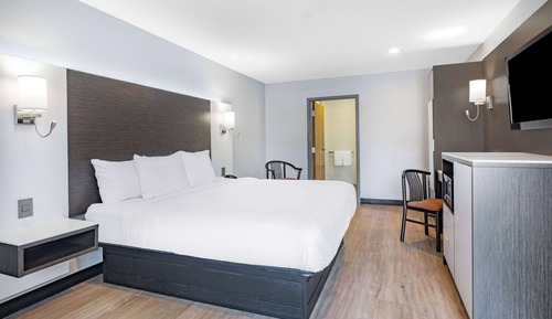 Room, 1 King Bed, Accessible, Non Smoking (Tub with Grab Bars)