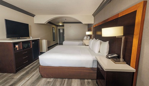 1 King Bed, 1 Queen Bed, Nonsmoking