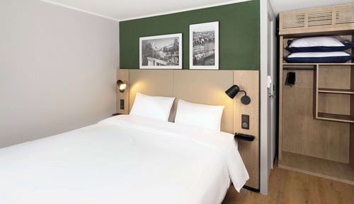 Standard Room, 1 Queen Bed
